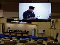 PJ Bupati Henrizal Sampaikan Tanggapan dan Jawaban Eksekutif