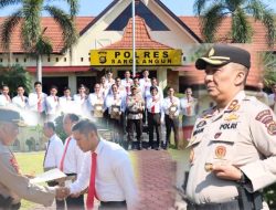 Kapolres Sarolangun Berikan Penghargaan Kepada Anggota Yang Berprestasi