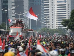 Suka Cita Warga Sambut Kirab Pahlawan Sea Games 2023