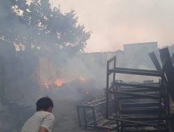 Akibat Konsleting Listrik Rumah dan Gudang Material Ludes Tetbakar