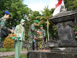 Pangdam Pimpin Penjamasan Pataka dan Ziarah Rombongan Peringatan HUT ke-66 Kodam IX/Udayana