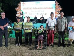 1.040 Dus Keramik dan 17 Kursi Roda Diserahkan Pangdam Usai Turnamen Golf HUT Kodam IX/Udayana