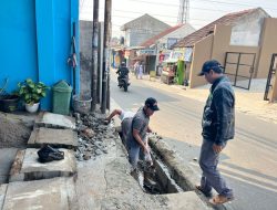 Pengerjaan Saluran Air Jalan Bonjol Pondok Karya Dinilai Warga Asal Jadi