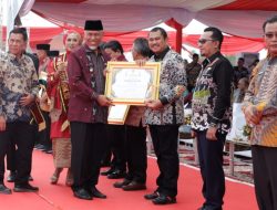 Bupati Bungo Terima Penghargaan Dari Menteri RI di Penas XVI Kota Padang