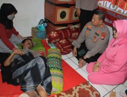 Kapolsek Kalideres Sambangi Purnawirawan Polri Yang Sedang Sakit