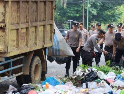 Polres Bungo Bersama Instansi Terkait Bersihkan Taman Sri Soedewi Dari Sampah