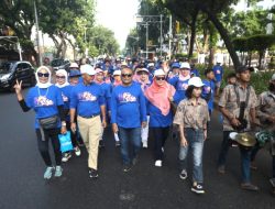 Ribuan Peserta Keluarga Wartawan Ikuti Jalan Santai PWI Pusat HUT Ke – 62 IKWI