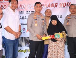 Usai Dibedah Rumah Warga, Kapolres Metro Kota Tangerang Serahkan Kuncinya