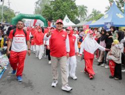 Sambut HUT Kemerdekaan RI ke -78, Ribuan Masyarakat Bungo Ikuti Jalan Sehat