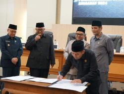 Paripurna DPRD, Bupati Sukabumi Tandatangan Nota Kesepakatan KUA PPAS Tahun Anggaran 2024