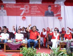 Bupati dan Wakil Bupati Oku Selatan Hadir Langsung Menyaksikan Kreativitas Para Peserta Pawai Pembangunan HUT RI Ke -78