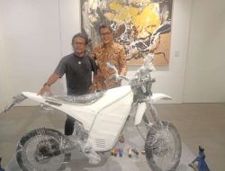 Keren, Motor Trail Listrik 30.1 Sergap Dilukis Abstrak