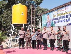Polres Gresik Berikan Bantuan Sumur Bor di Desa Randupadangan