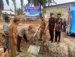 Kapolres Dampingi Pj. Bupati Sarolangun Cek Sumur Bor dan Penyerahan Bantuan Kepada Masyarakat