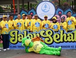 Ribuan Peserta Jalan Santai Meriahkan HUT Ke 33 PerumdanTJM