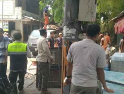 Gubug Liar dan PKL di Jalan Permata Tegal Alur Ditertibkan Petugas Gabungan