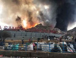 Dikhawatirkan Ganggu Penerbangan, Pemkot Tangerang Terjunkan 450 Personil Padamkan TPA Rawa Kucing