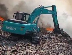 Pemkot Tambah 10 Armada Alat Berat Bantu Pemadaman di Rawa Kucing