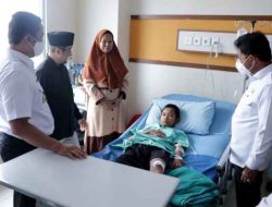 Arief – Sachrudin Jenguk Rombongan Santri Al-Umm Yang Alami Kecelakaan