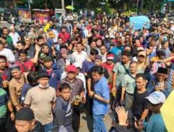 Ratusan Pedagang Pasar Anyar Geruduk Pemkot Tangerang