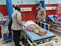 Aksi Sigap, Anggota Polres Metro Tangerang Kota Evakuasi Ibu Sakit dan Pingsan di Jalan