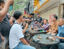 Wow, Rombongan TNI Datangi Rumah Wartawan di Malam Hari, Ada apa ?