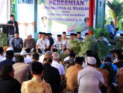 Arief-Sachrudin Resmikan Taman Makam Al-Wasilah di Cipondoh