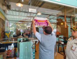 Penunggak Pajak di Kabupaten Tangerang Dipasangi Stiker