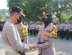 Bekali Sikap Perilaku Netralitas Anggota Polri Pada Pemilu 2024, Kapolres Metro Tangerang Kota Bagikan Buku Saku