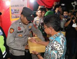 Tingkatkan Motivasi Personil Pengamanan Nataru, Kapolres Berikan Bingkisan