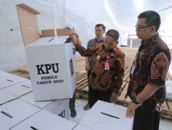 Pastikan Berjalan Lancar, Pj Walikota Tangerang Tinjau Kesiapan Logistik Pemilu 2024