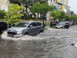 Jalan Tanjung Duren Raya Terjadi Genangan, Warga Sebut Buruknya Sistem Drainase Penyebab Genangan