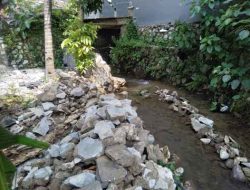 Proyek Rehabilitasi Jaringan Irigasi Permukiman Baru Rampung Dikerjakan Sudah Ambruk, Pengawasan Dinas PUTR Dipertanyakan.