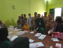 Pemkab Mesuji Melibatkan 120 Orang Untuk Melipatkan dan Penyortiran Surat Suara Pemilu 2024