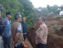 Wabup Sukabumi Tinjau Lokasi Longsor di Kampung Cibatu Hilir Cibadak