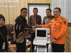 PJ Bupati Sarolangun Bachril Bakri Serahkan Alkes Hibah Kemenkes Ke Seluruh Puskesmas