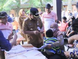 Serahkan Bansos, Pj Nurdin : Semoga Bermanfaat dan Gunakan Dengan Tepat