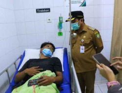 Besuk Korban Keracunan Gas Di RS, Pj Nurdin Minta Perusahaan Evaluasi Sistem Keamanan