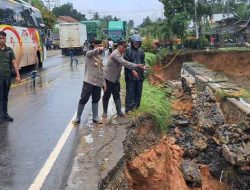 Kapolres Bungo AKBP Singgih Hermawan, Tinjau Tanah Longsor di Km.59 Jalan Lintas Sumatera