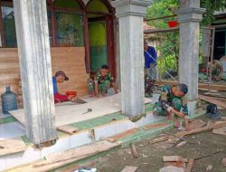 Anggota Satgas TMMD Rehab Tempat Ibadah di Desa Sembung Gresik
