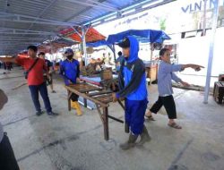 Sekda Menghimbau Agar Kios Segera Dikosongkan,Petugas Juga Diminta Bantu Para Pedagang Angkut Barang