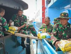 Kodim 0817/Gresik Salurkan Bantuan ke Pengungsi Terdampak Gempa