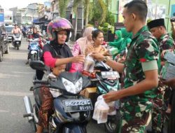 Jelang Buka Puasa, Dandim 0416/Bute Bersama Persit KCK Bagikan Takjil Gratis