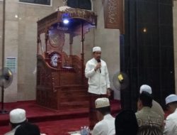 Ketua DPRD Sarolangun Tontawi Jauhari Tarawih Perdana Di Mesjid As-Sulton