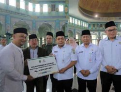Pemkot Bagikan Rp 3,4 Miliar Zakat dari Pegawai