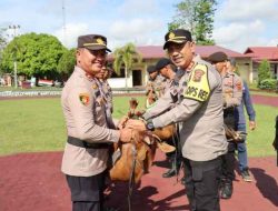 Kapolres Sarolangun AKBP Budi Prasetya,Serahkan Hadiah Kambing Kepada juara Satu,Ka Pos Pam Ops Ketupat