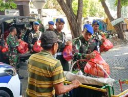 Peringati HUT POMAD Ke-78, Subdenpom V/4-2 Gresik Bersama Kodim 0817/Gresik Bagi Sembako