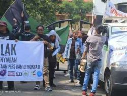 Demo Tolak RUU Penyiaran, Aliansi Wartawan Tangerang, Segel Gedung DPRD