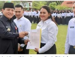 PJ Bupati Sarolangun Bachril Bakri Serahkan 1.505 SK PPPK Formasi 2023