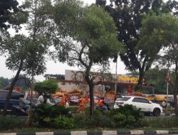 Parkir Liar di Depan Kantor Walikota Jakbar Dibiarkan, Pejabat Bungkam
